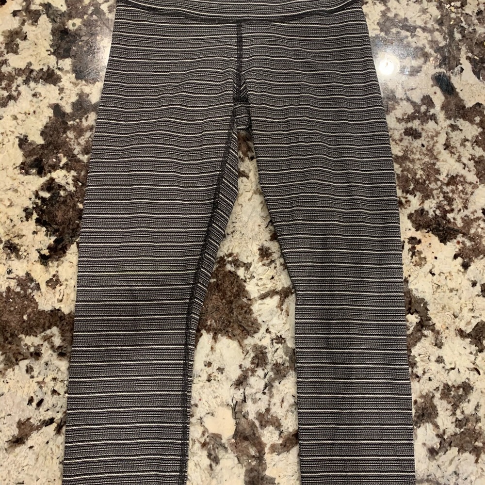 Lululemon grey strip 7/8 leggings - Picture 3 of 3